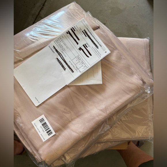 Tablecloth - Picture 2 of 3